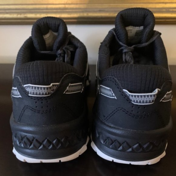 Sneakers - Picture 4 of 7